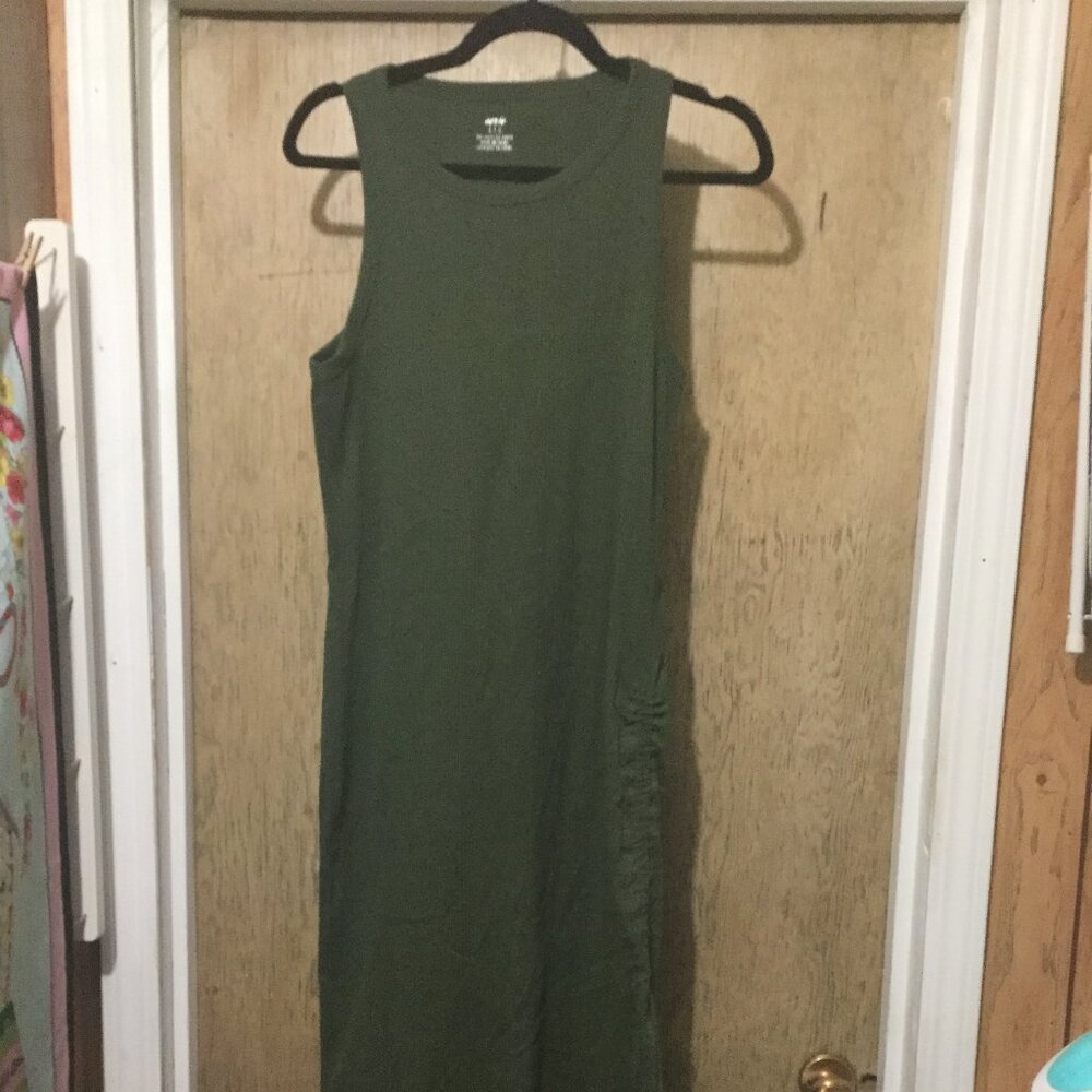 Aerie size large midi dress army green slit in side that can be scrunched
